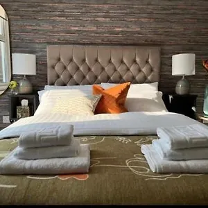https://room-4.hotelsin-chester.com