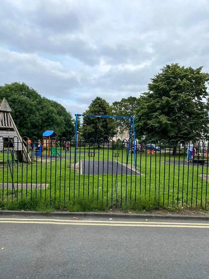 Lodge The Warwick - Quaint Victorian Home With Free Parking York
