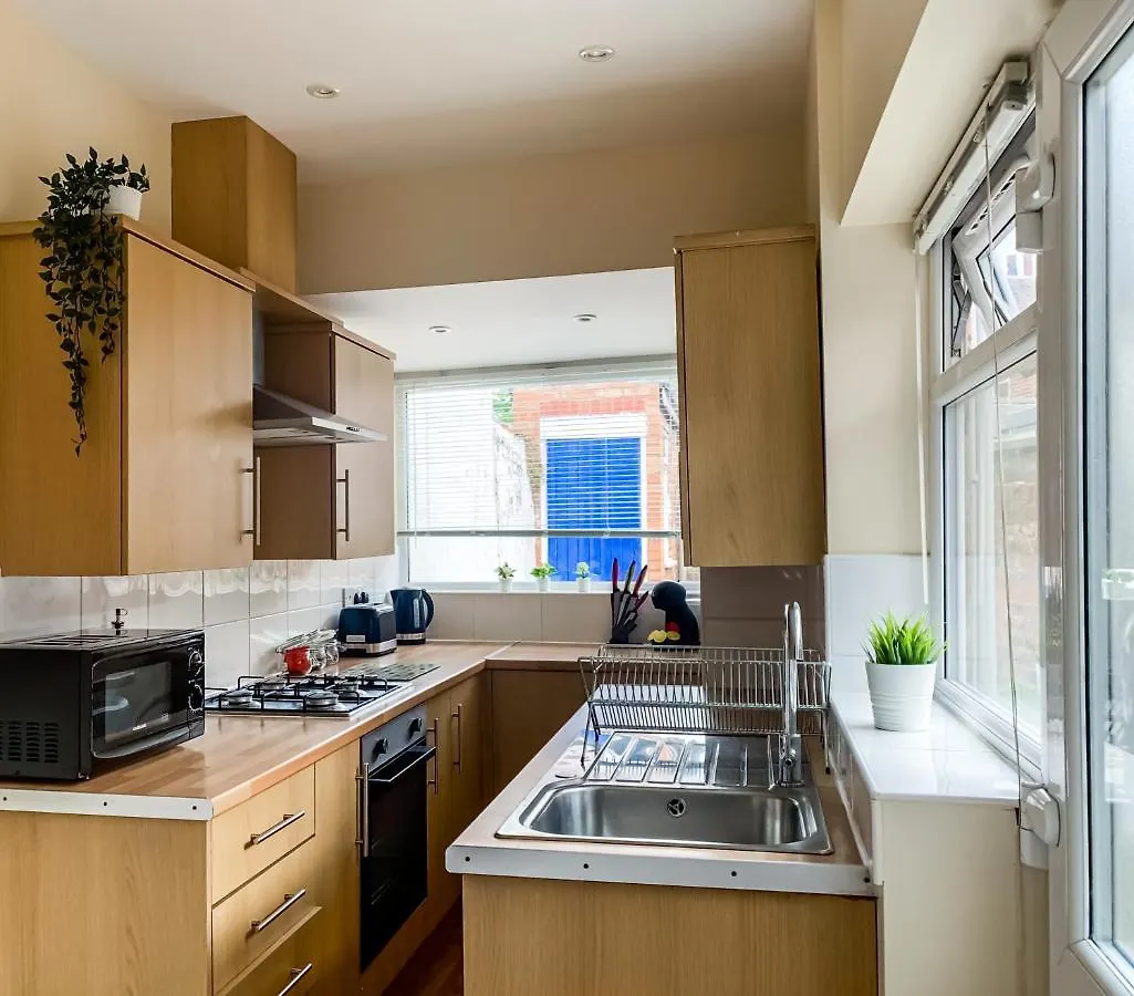The Warwick - Quaint Victorian Home With Free Parking York