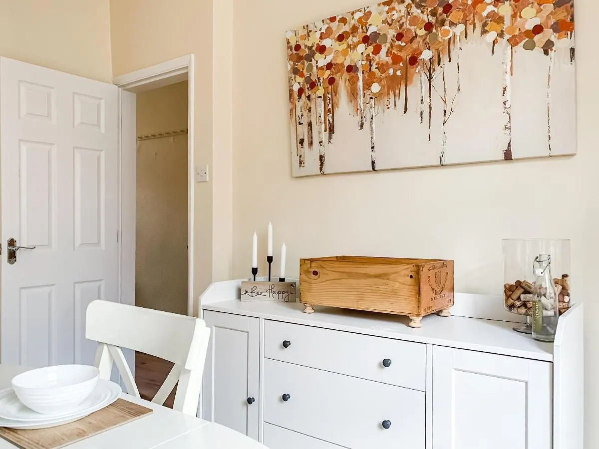 Lodge The Warwick - Quaint Victorian Home With Free Parking York