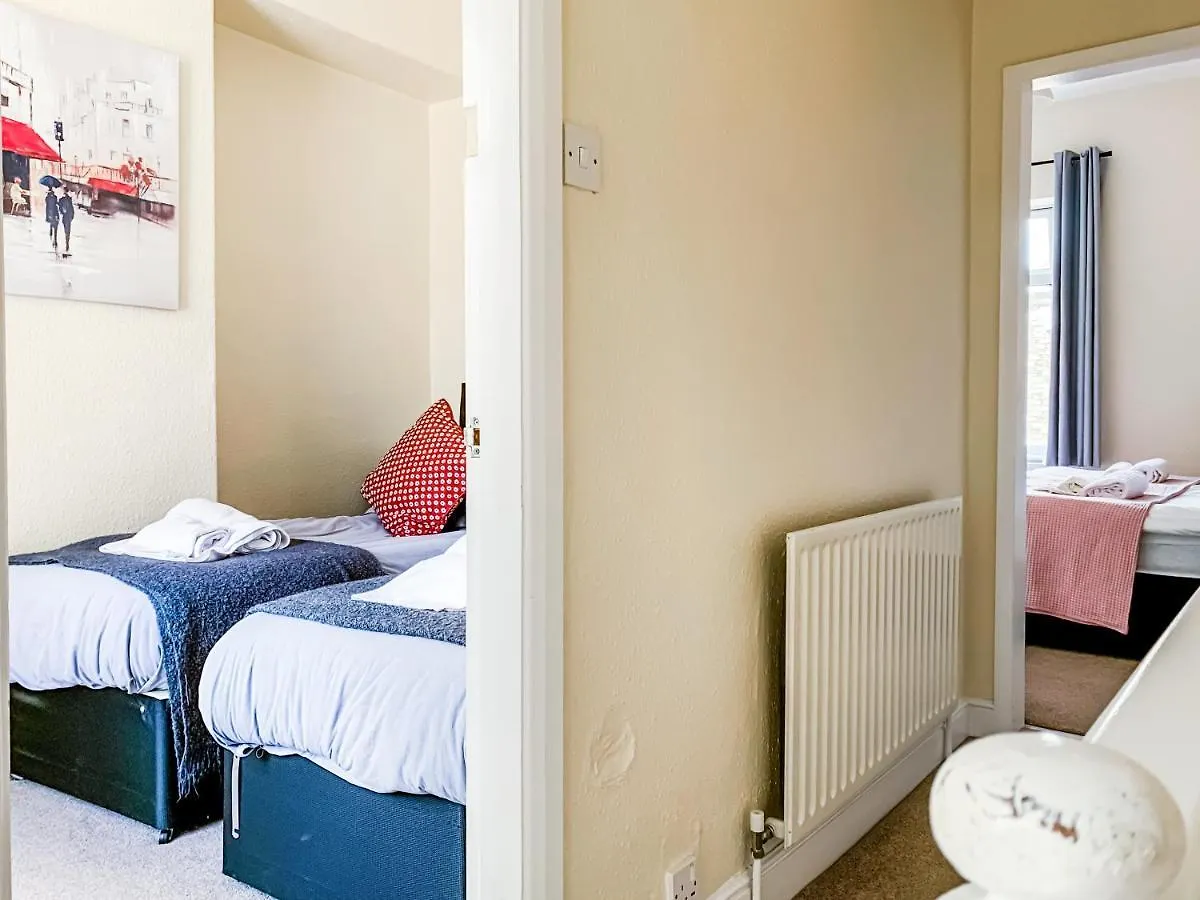 Lodge The Warwick - Quaint Victorian Home With Free Parking York