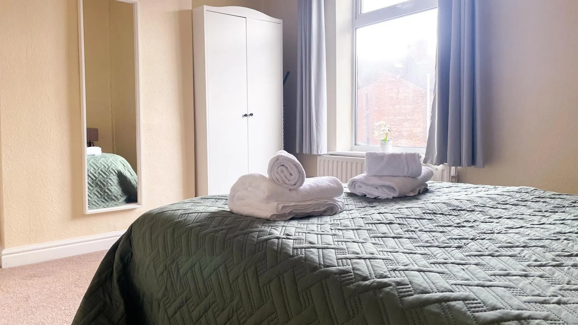 Lodge The Warwick - Quaint Victorian Home With Free Parking York